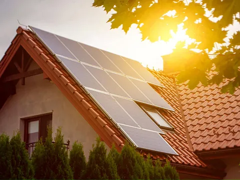 Brandenburg - Photovoltaikanlage auf einem Haus montiert